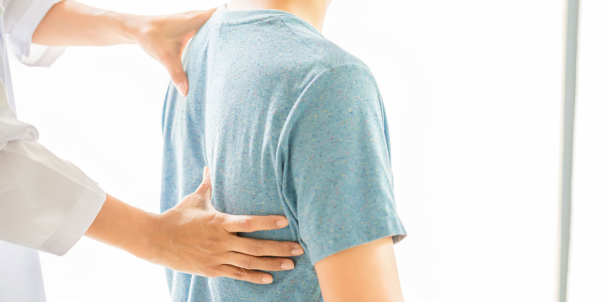 Mal di schiena: sintomi, cause e rimedi