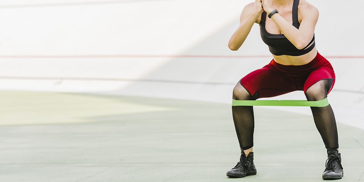 Conosci gli esercizi con elastici più efficaci da fare ovunque?